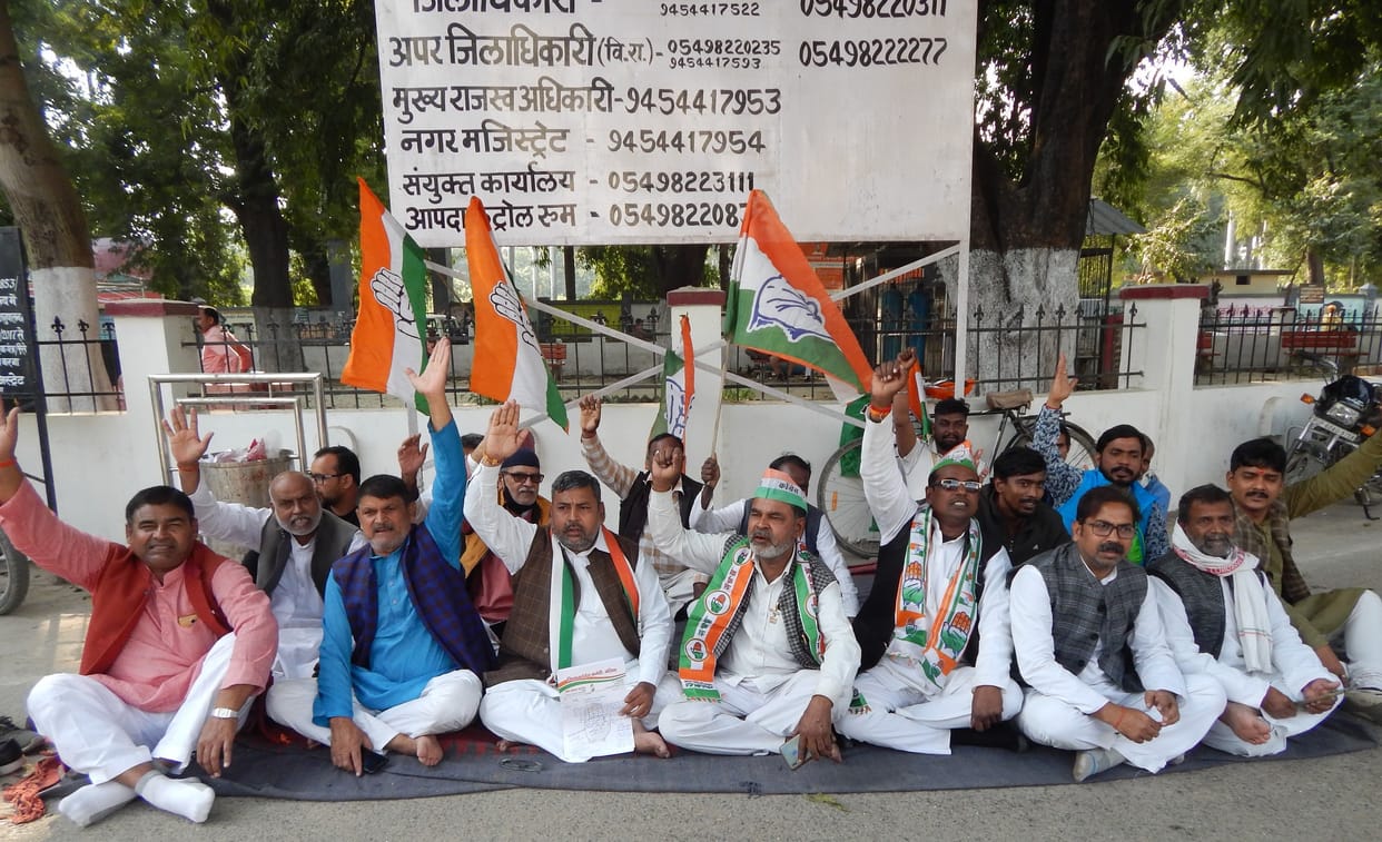 Congress workers submitted memorandum to DM