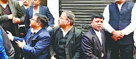 Lawyers staged a protest against the disturbances in the voter list of the bar