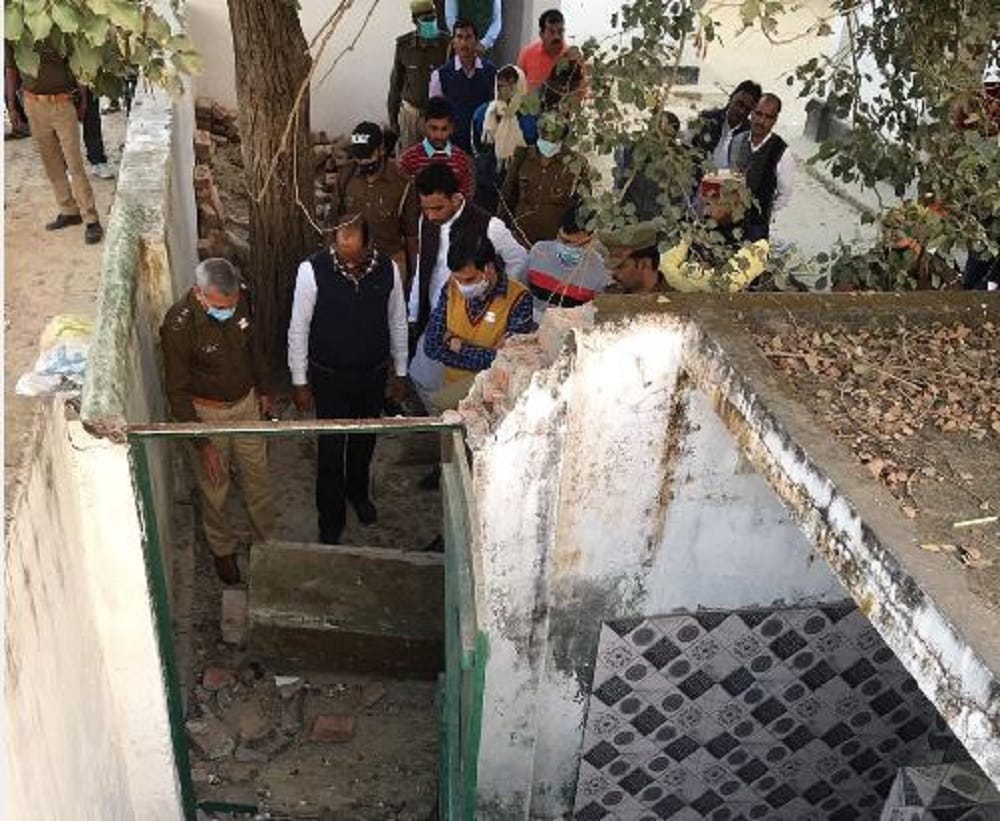 The visor of the school toilet collapsed in ghazipur the death of the child