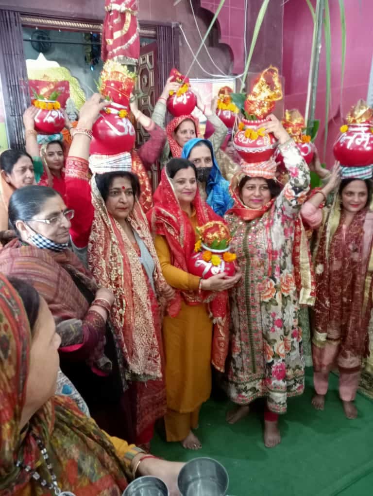 Women participated in the Kalash Yatra taken out at the launch of Shrimad Bhagwat Katha