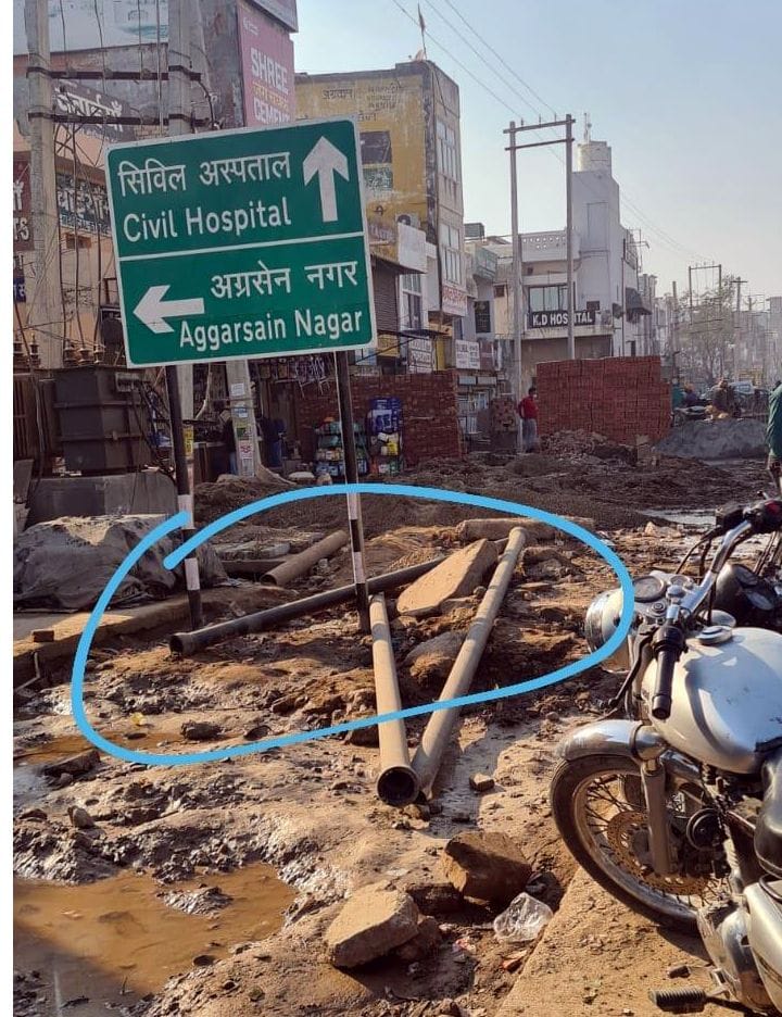 Information boards were put on the service lane of the National Highway being built with 200 crores