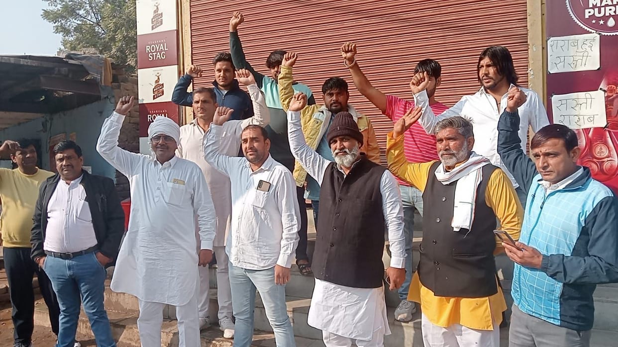 Uprooted contractors for selling liquor at low prices, expressed anger by closing shops