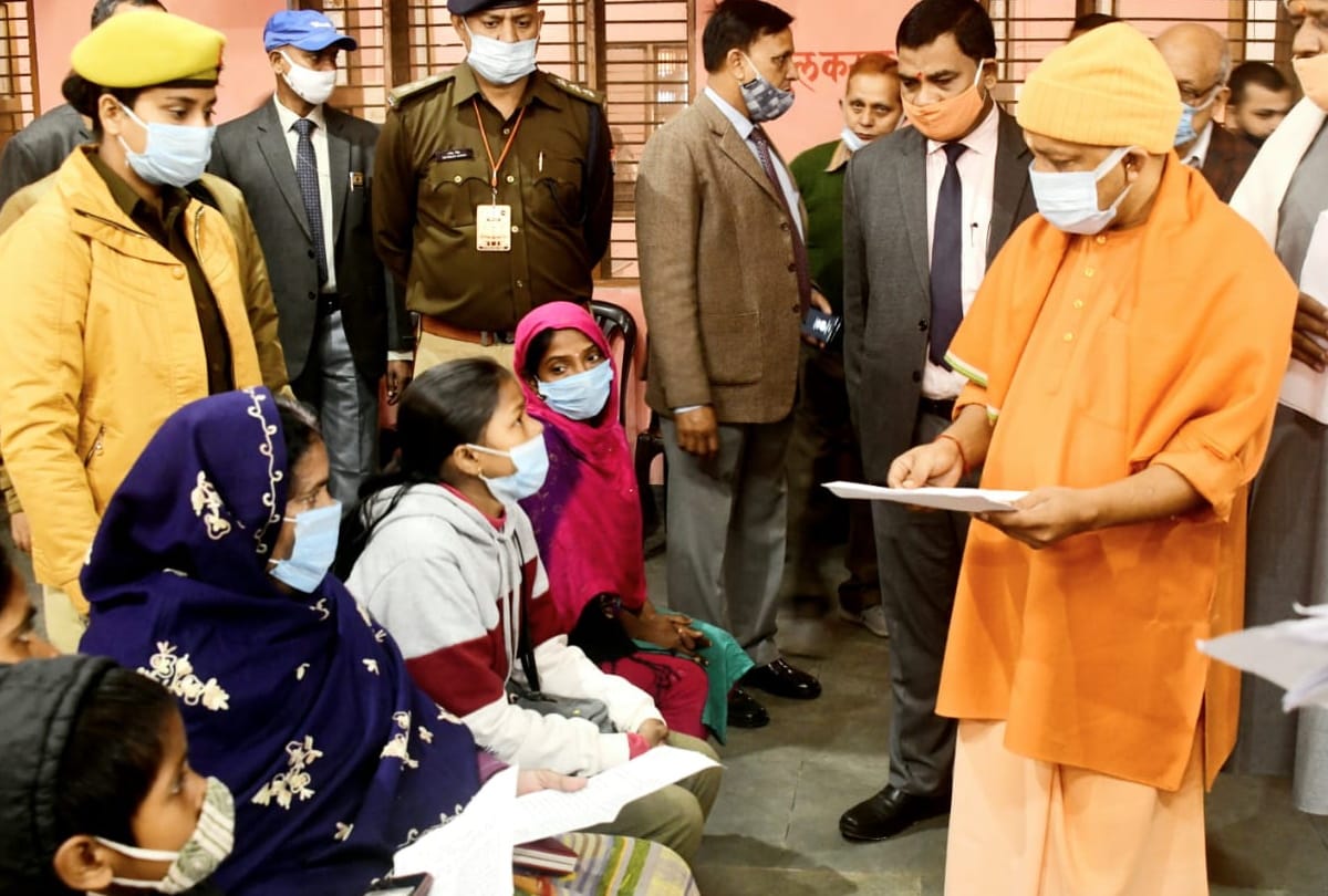 CM Yogi Adityanath listened to complaint in Janata Darbar at gorakhnath temple Gorakhpur