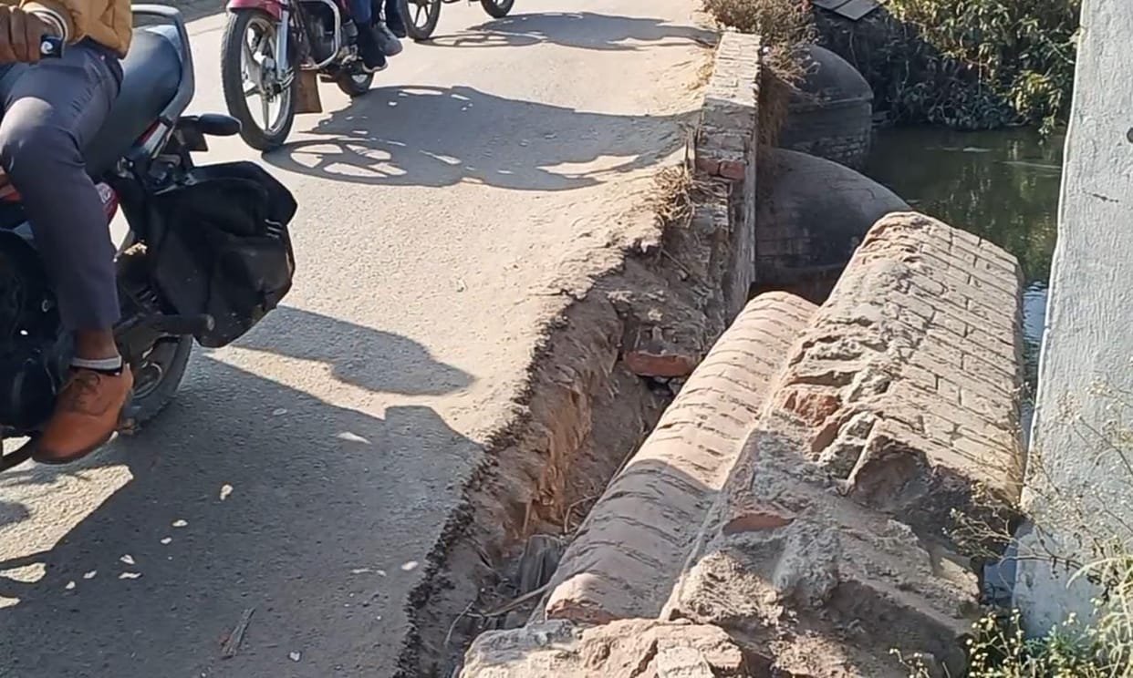 Bridge of Eastern Yamuna Canal inviting accident