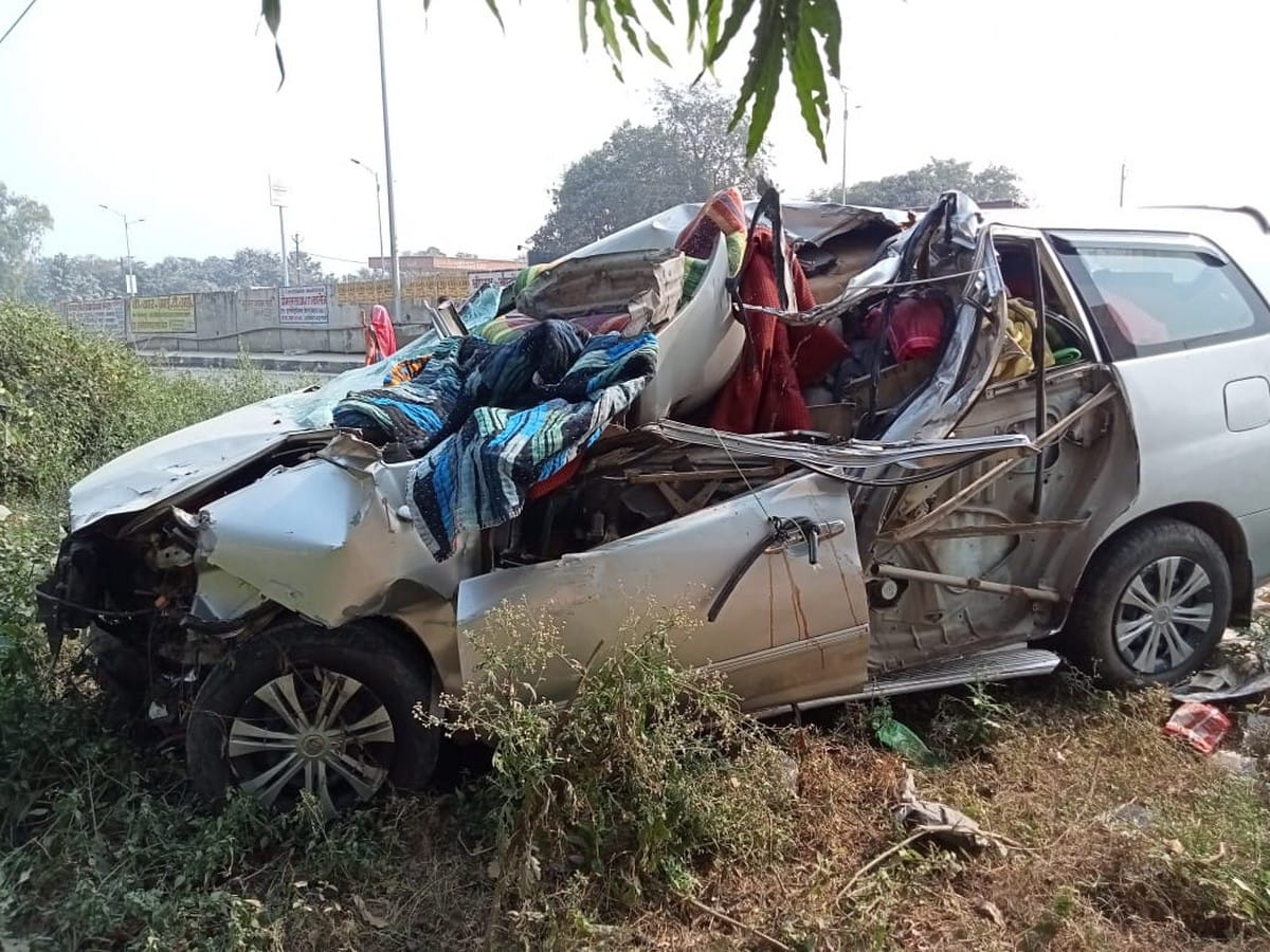 Three dead three injured as car rams into stationary truck in Maharashtra