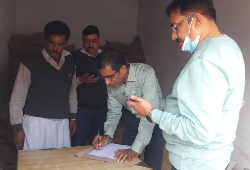Cancellation of license to depot holder in Gopalwas and cancellation of supply in Bond and complained to the police station