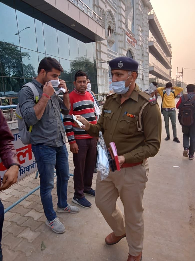 Invoice deducted for 85 people walking without masks
