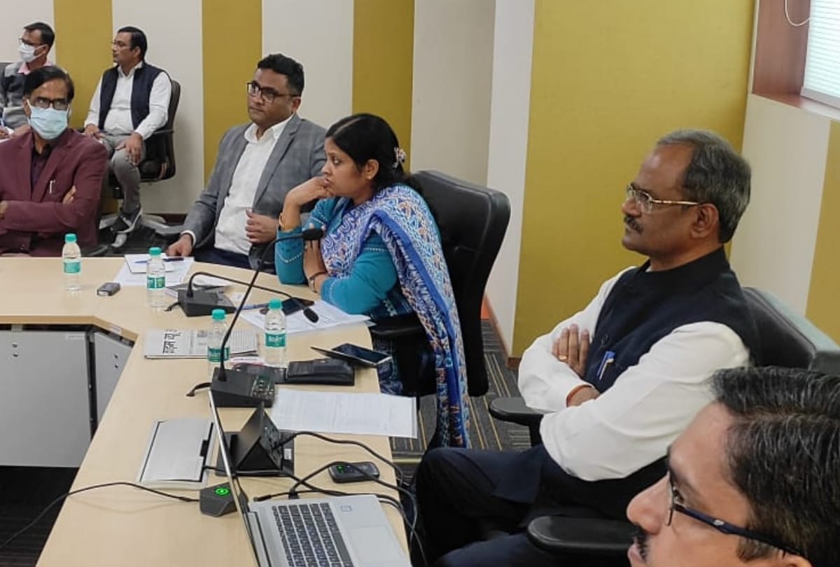 Income tax department will collect 7000 crore in next four months.