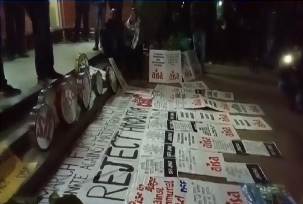 JNU: Slogans of independence were raised again in the campus on Monday night, demanding freedom from fascism on the dhafli