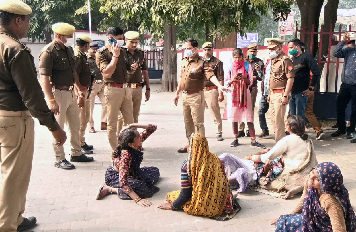 Women created ruckus in SP office