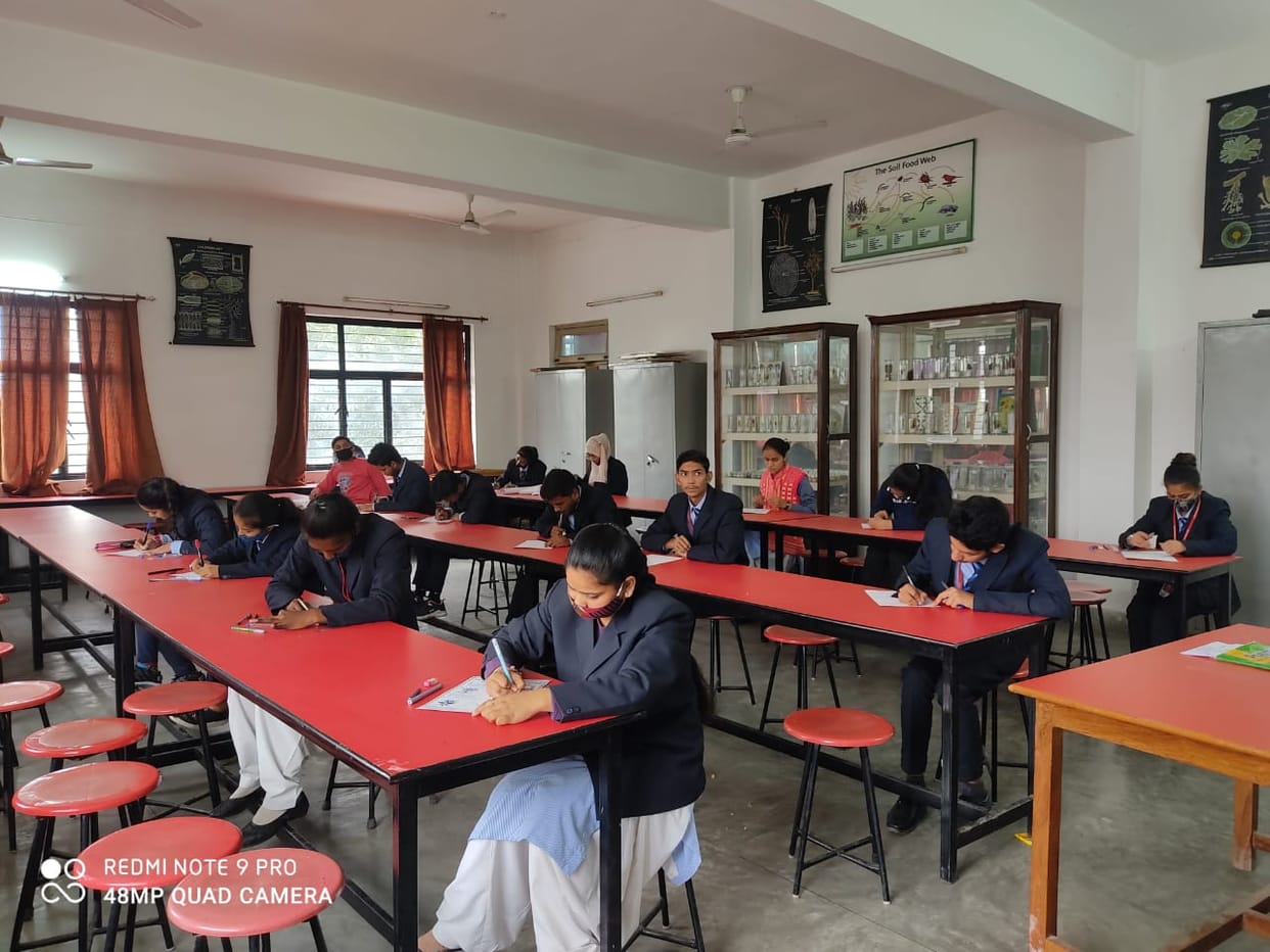 Simran in seminar, Doli first in slogan writing