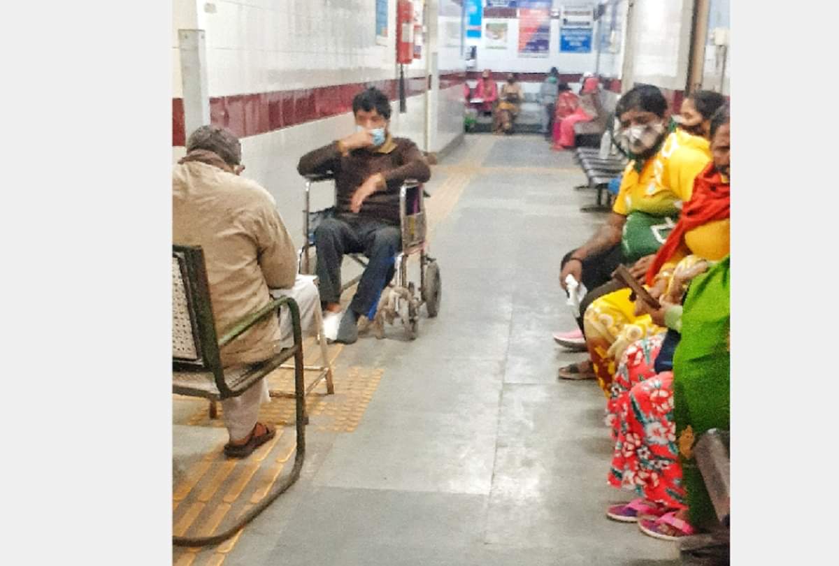 Doctors strike: Tears in eyes, patients joining hands with the pain of illness, no hearing, no treatment