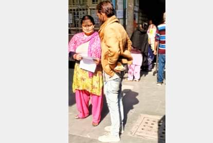 Doctors strike: Tears in eyes, patients joining hands with the pain of illness, no hearing, no treatment