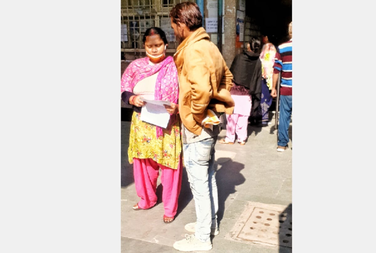Doctors strike: Tears in eyes, patients joining hands with the pain of illness, no hearing, no treatment