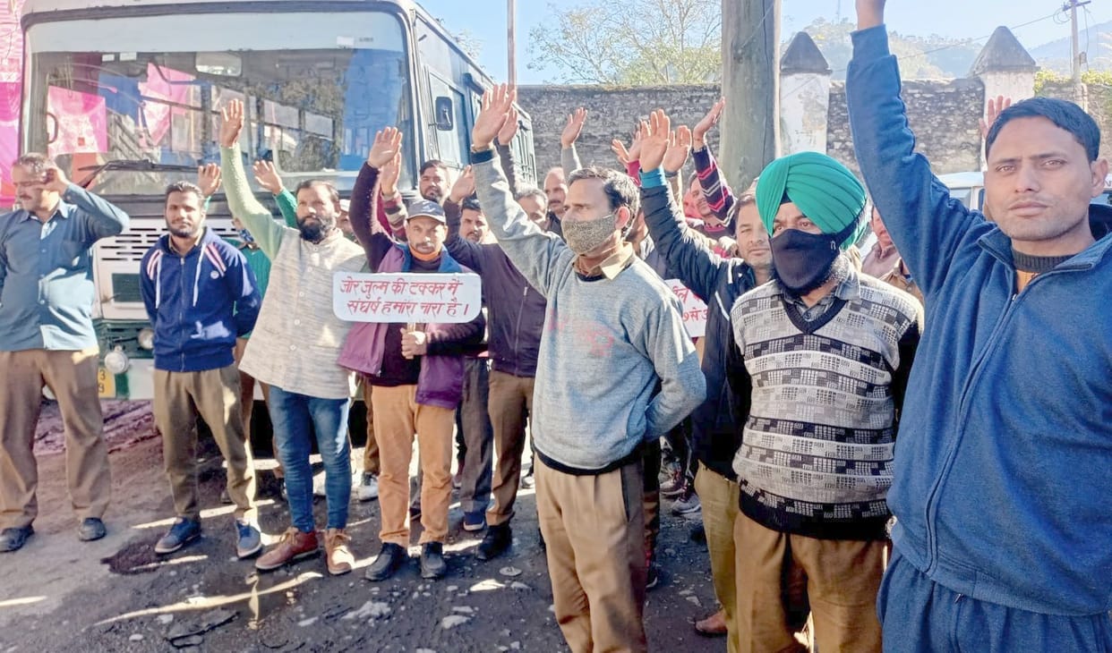 Slogans raised in support of Peace Meal Workers