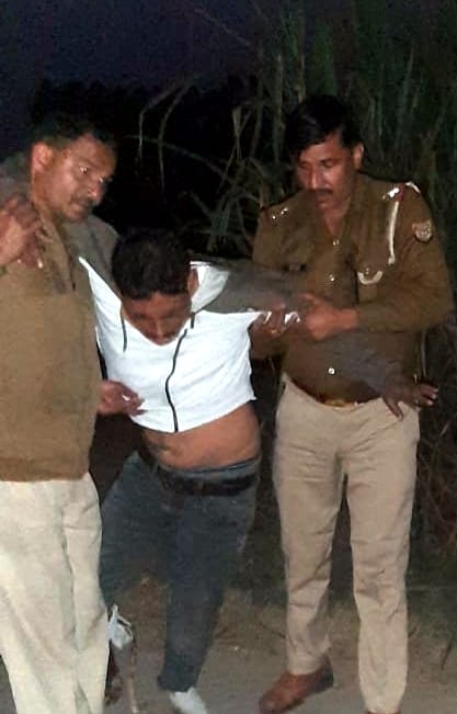 Bounty crook and head constable injured in encounter