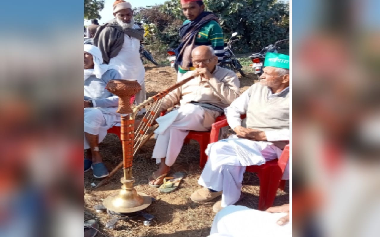 UP Election: Huge crowd gathered in RLD and SP rally, sugarcane tied on stage, cutout of gas cylinders installed