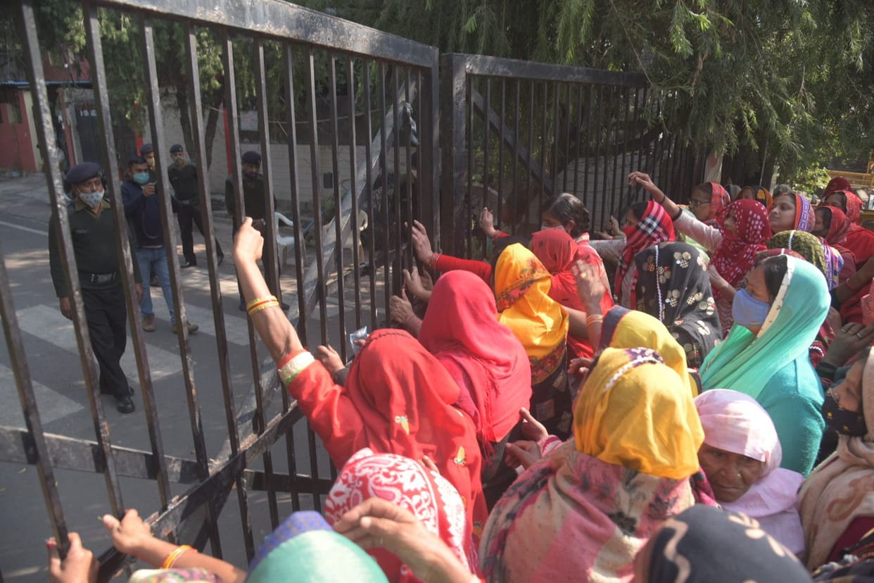 Scuffle between farmers and NEA officials