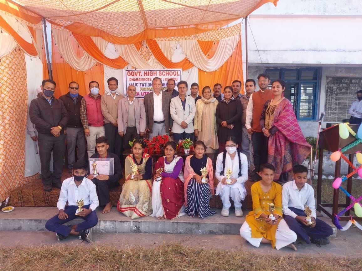 The participant of the art festival was honored