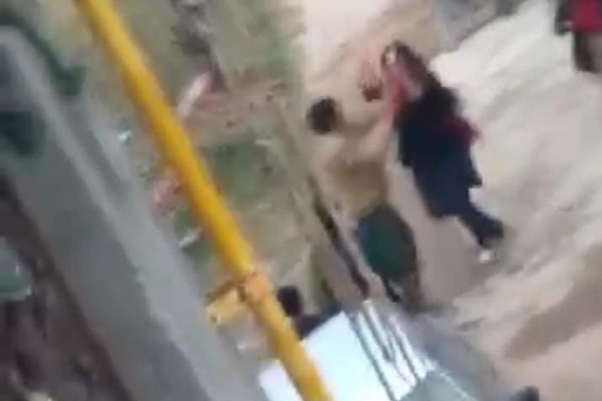 Meerut News: Gunner of BJP MLA Sangeet Som has slapped a woman and video viral