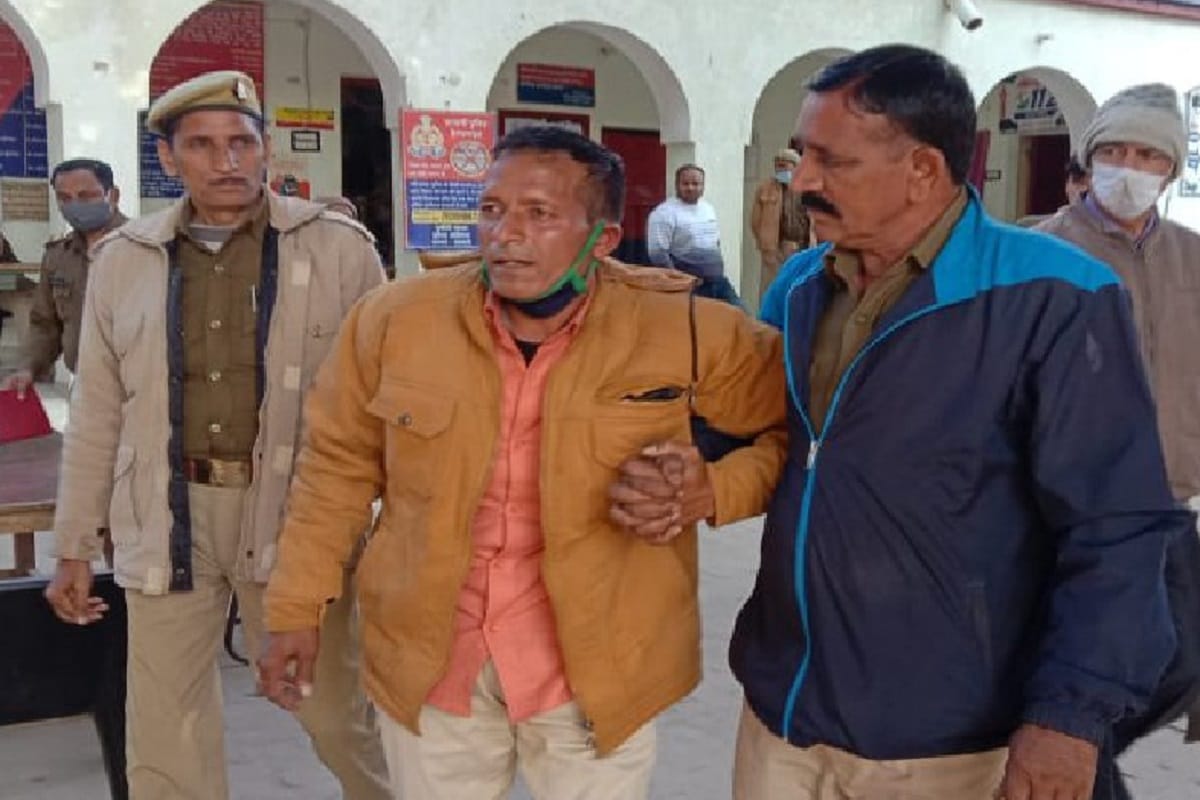 UP Crime News: miscreants robbed five lakh rupees from wife of stenographer of DM in Shamli