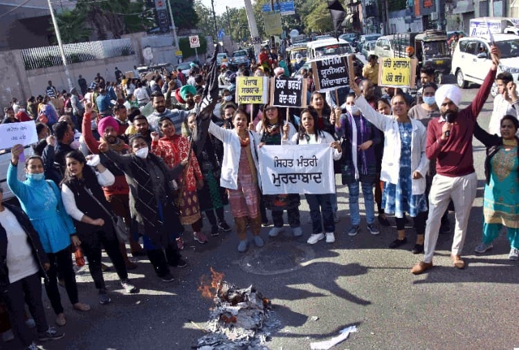 NHM employees on strike in Punjab