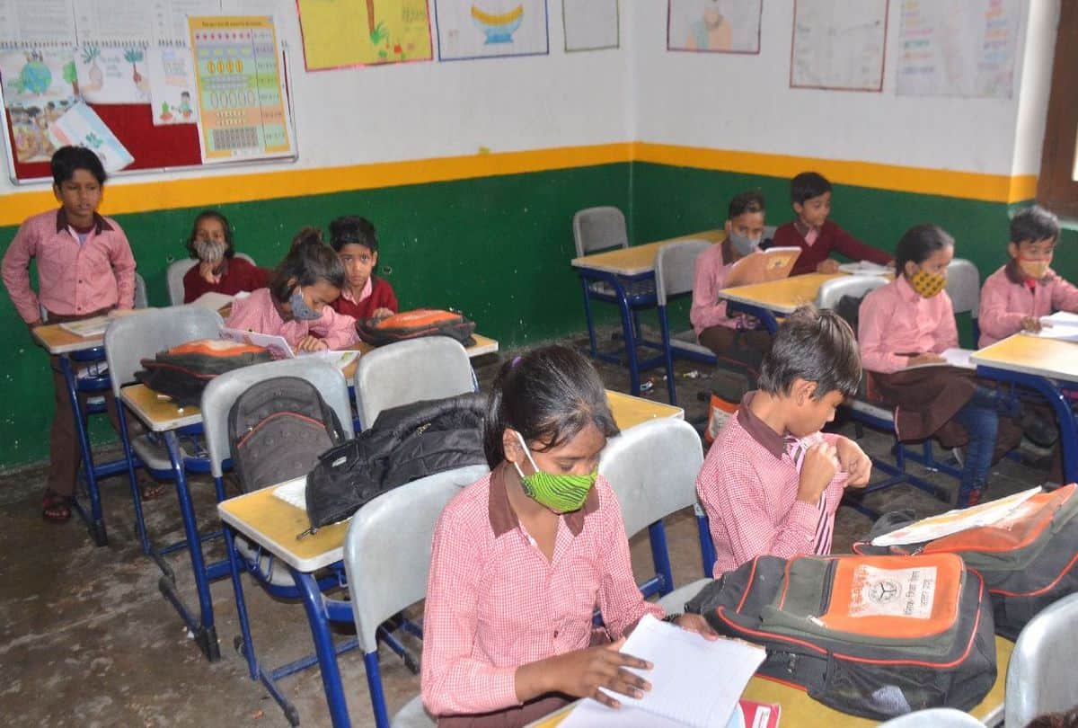 Primary Schools Students Reached Without Sweater And Shoes