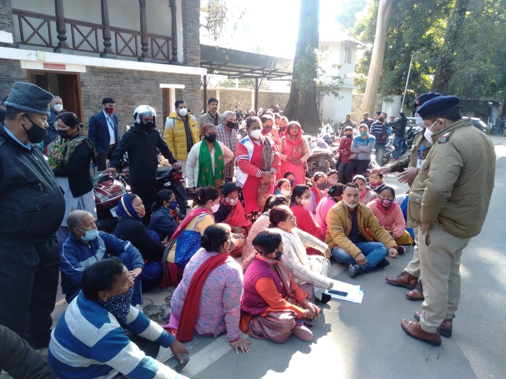 uttarakhand news: galajwari villager meet with cm pushkar singh dhami