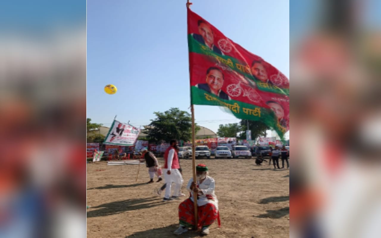 UP Election: Huge crowd gathered in RLD and SP rally, sugarcane tied on stage, cutout of gas cylinders installed