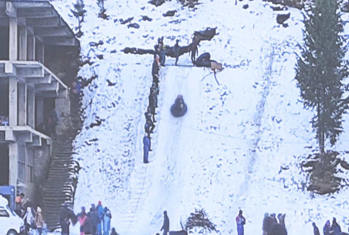 tourists flock to Manali and Solanganala to see the snow As soon as the weather opens, see photos