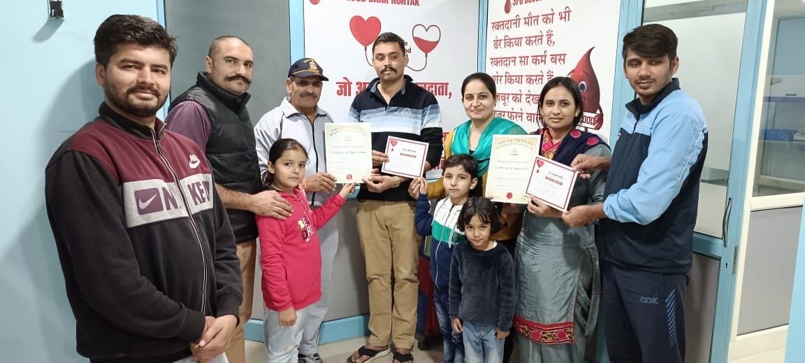 Saved patient's life by donating blood while going from Hisar to Delhi