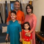 ग्रुप कैप्टन वरुण सिंह अपने परिवार के साथ।