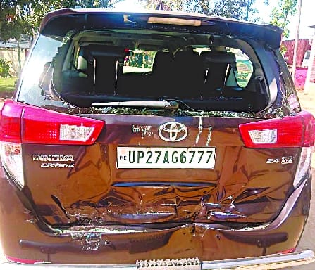 Tractor-trolley engaged in illegal mining hit the MLA's car