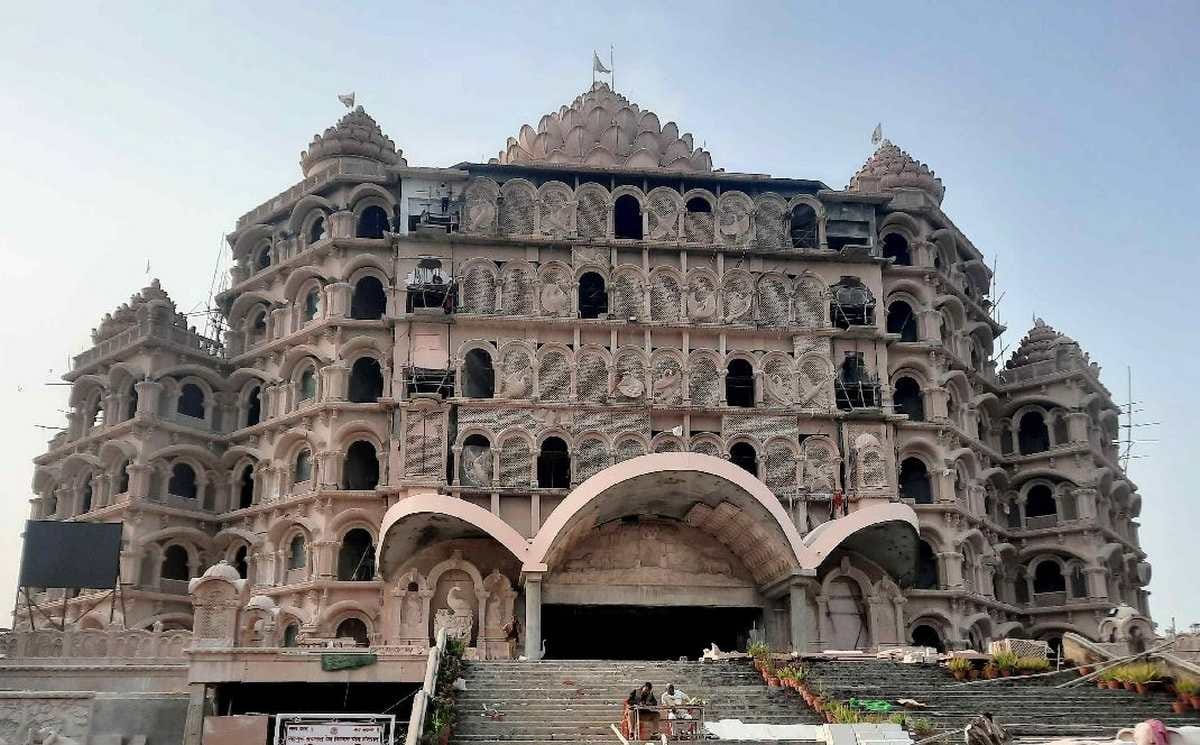 Swarved Mahamandir will attraction nine lotus shaped dome with 125 petals on top center