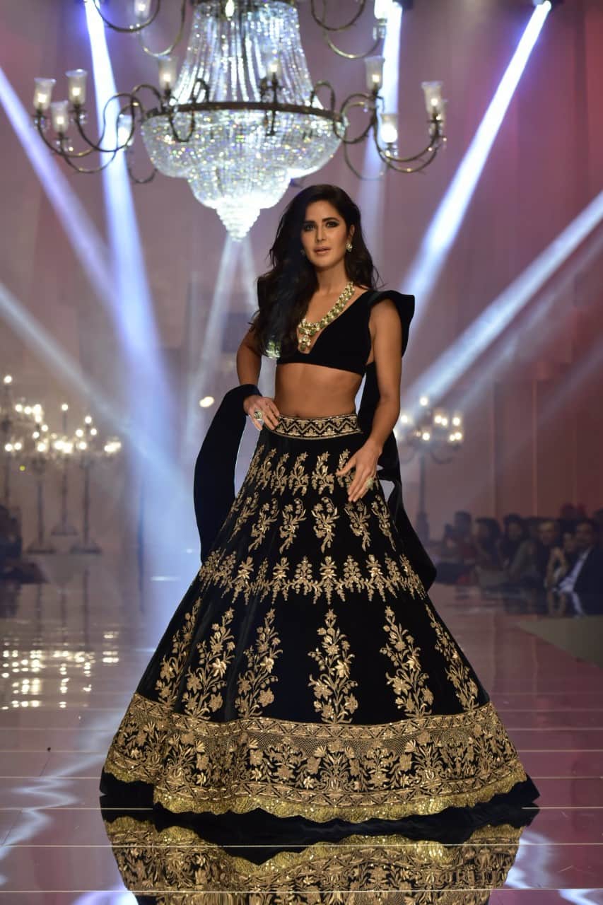 Katrina Kaif Vicky Kaushal Wedding katrina looks beautiful in bridal lehenga