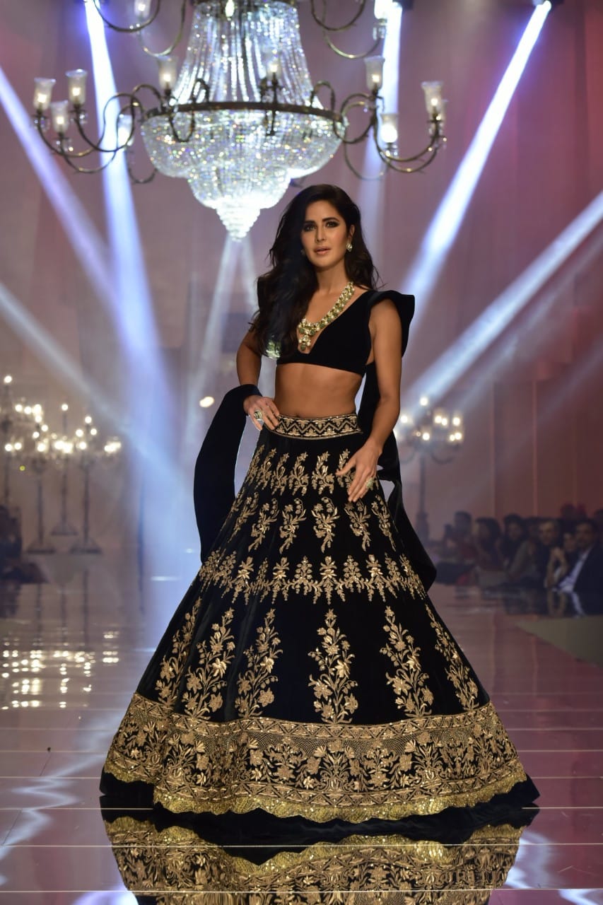 Katrina Kaif Vicky Kaushal Wedding katrina looks beautiful in bridal lehenga
