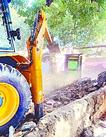 Remove encroachment campaign in Cantt, 12 illegal constructions demolished