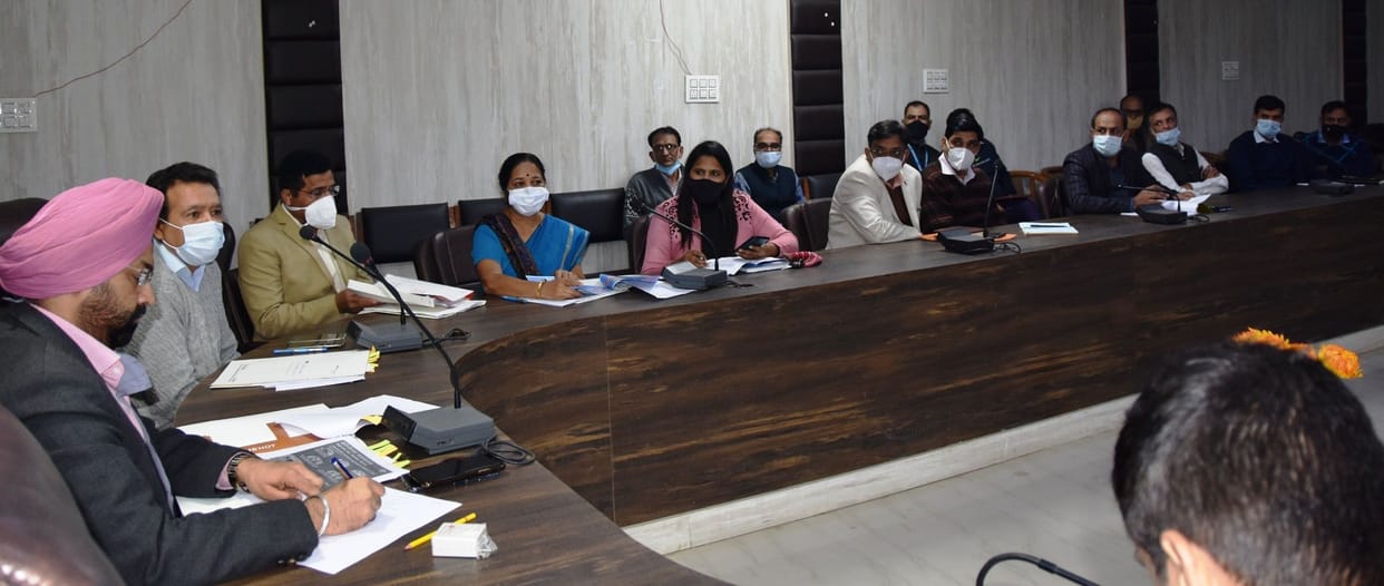 Institution owner will deduct Rs 500 challan for not wearing mask : DC