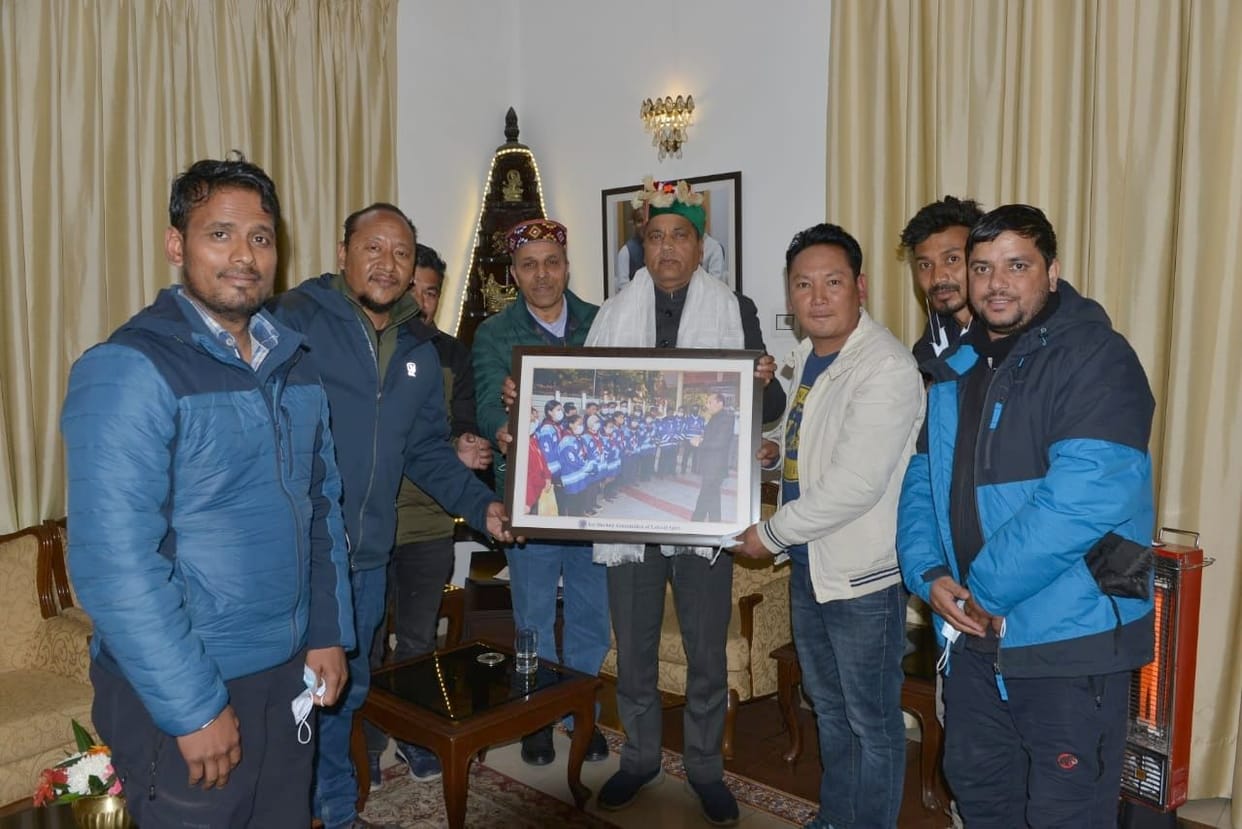 ice hockey assosiation met with cm