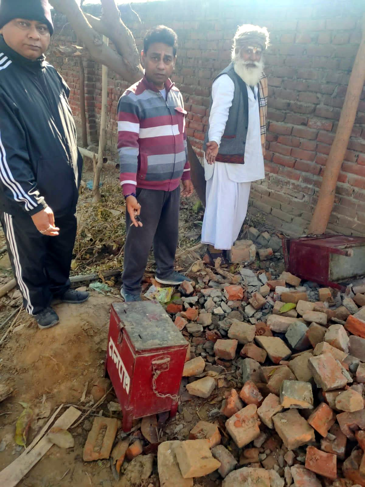 Thieves stole thousands from two donation boxes of the temple by breaking the locks of the gate