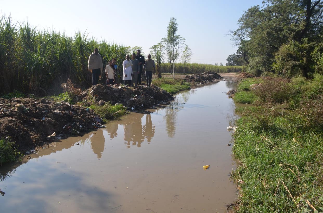 Villagers created a ruckus over the heap of garbage