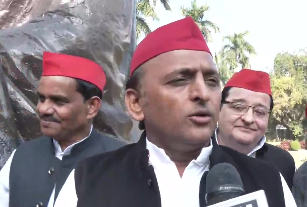 UP Election 2022 Akhilesh Yadav attack BJP on PM Modi red cap remark says laal topi is color of change in UP
