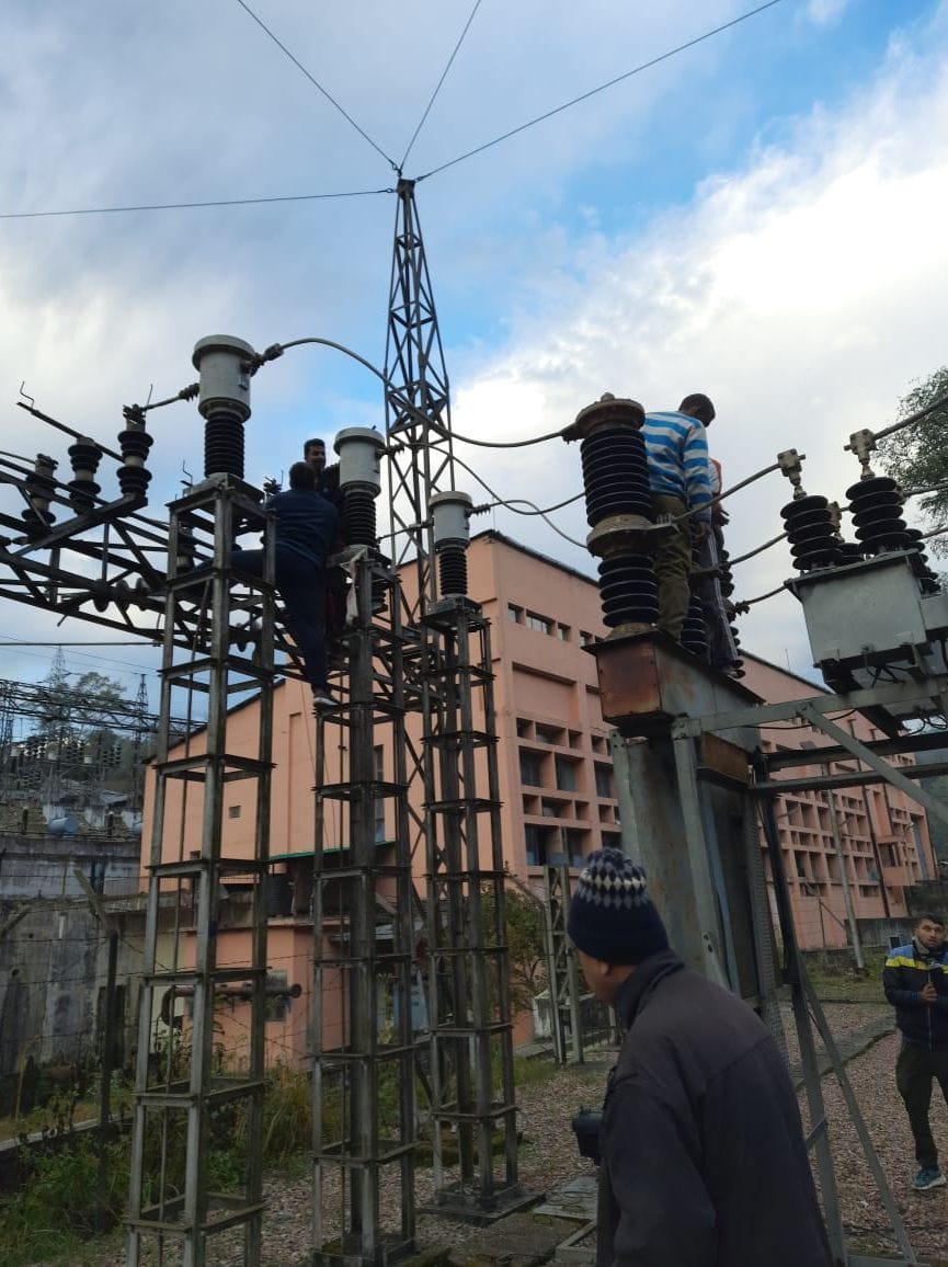33 kv sub station damaged in jogindernagar, power going out for five hours