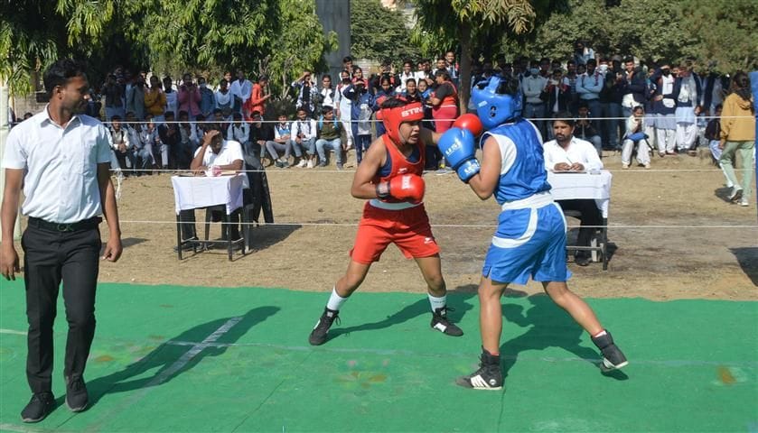 Hathras: Neeraj, Kusum, Pinky, Nisha, Bharti, Shruti, Rinki won in women's category