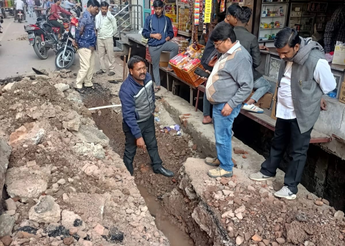 pipe line busted, water wastage