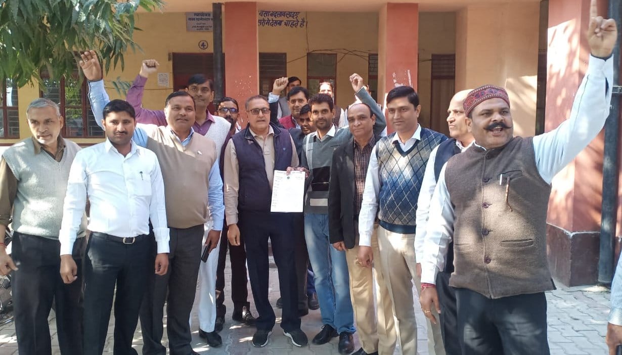 Advocates boycott work to demand High Court Bench