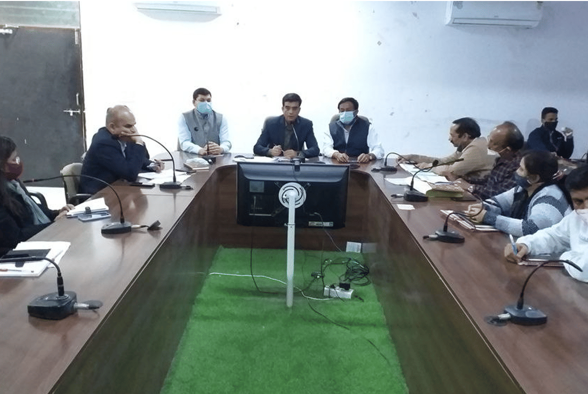 Dewas: Now a new initiative for vaccination, those who get vaccinated will get reward..ration will also be available only when both doses are used