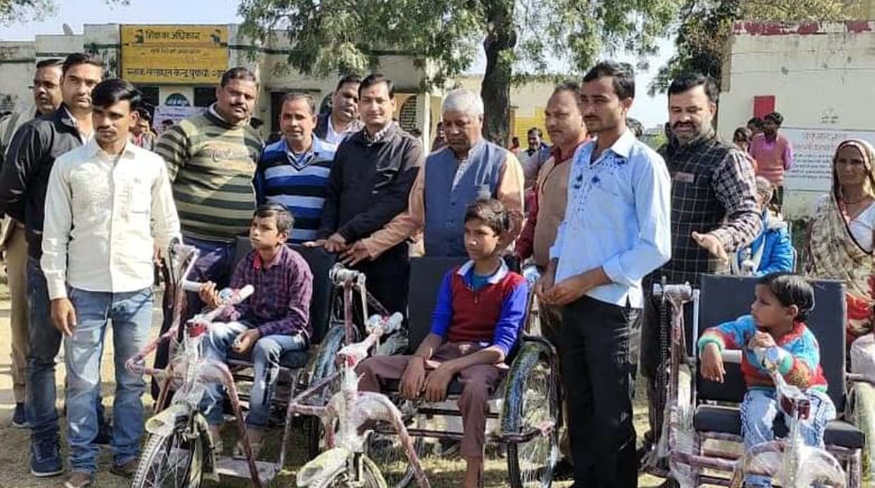 distribute equipment to handicapped students