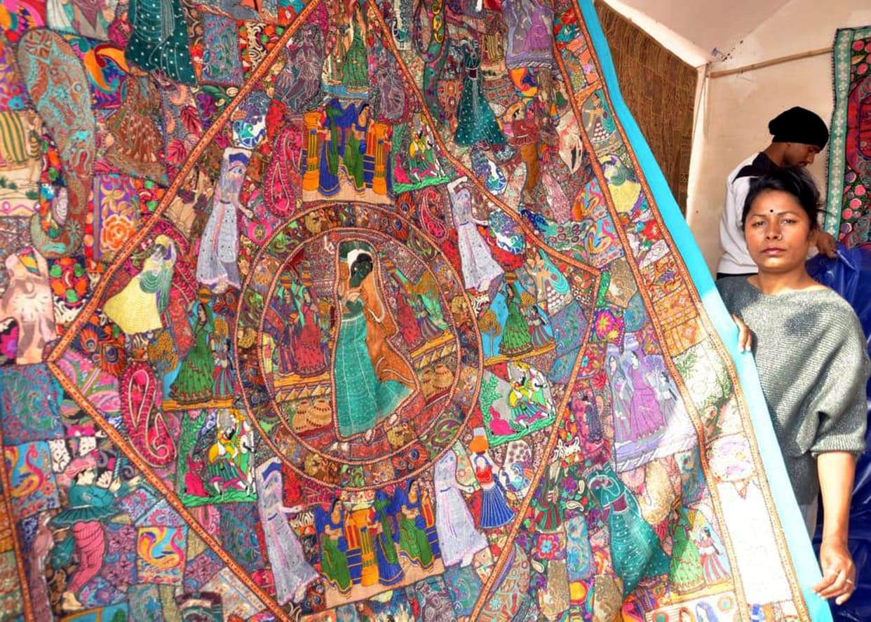 Dehradun's wall hanging is attracting tourists in Geeta Mahotsav
