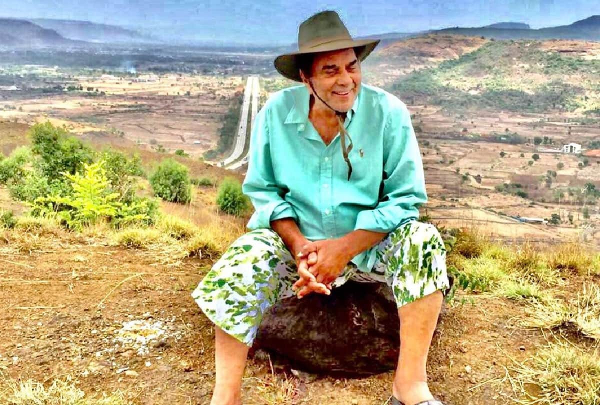 Amid late night tweeting netizen asks Dharmendra to go to bed he responds